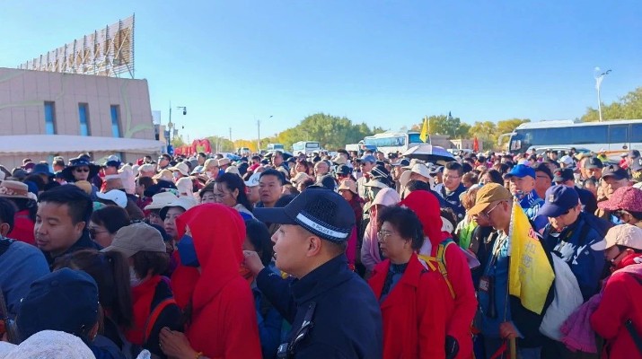 額濟納胡楊林景區(qū)今年為何這樣“紅”？